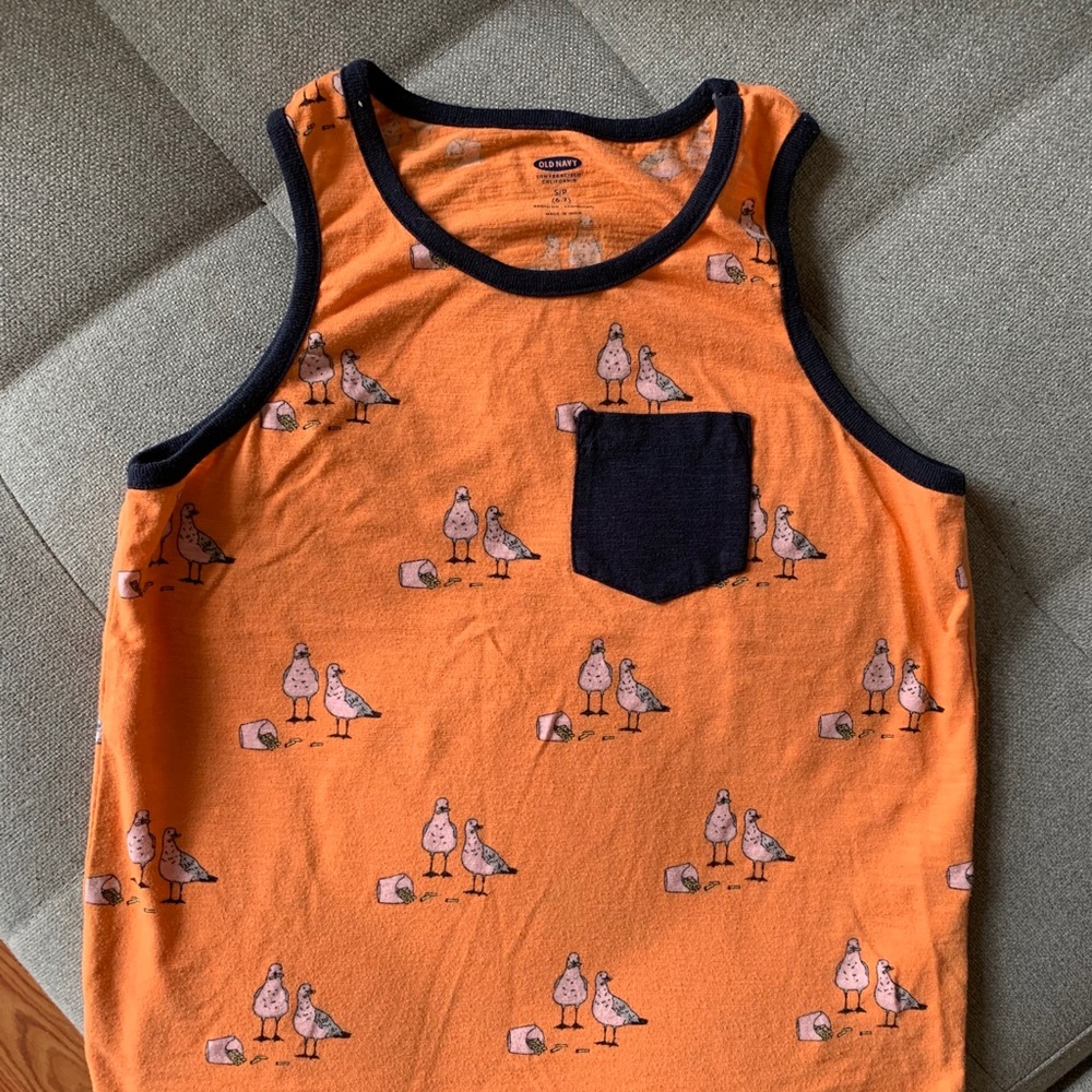 Size 6/7 tank top seagulls & French fries Old Navy